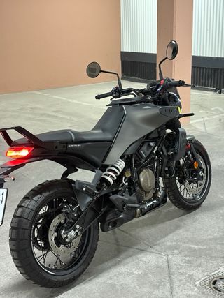 Husqvarna Svartpilen 401 2025 NUEVA 97km