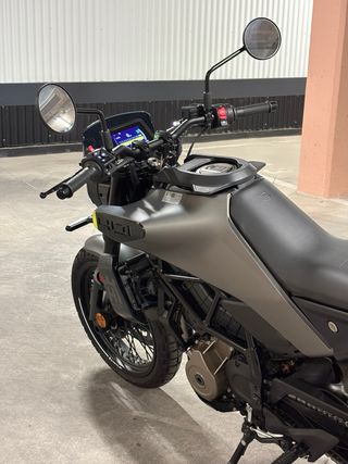 Husqvarna Svartpilen 401 2025 NUEVA 97km