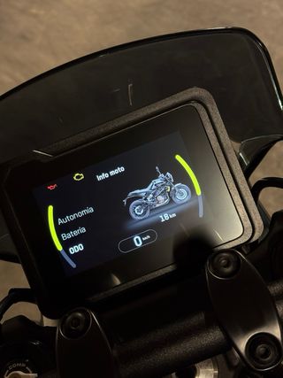 Husqvarna Svartpilen 401 2025 NUEVA 97km