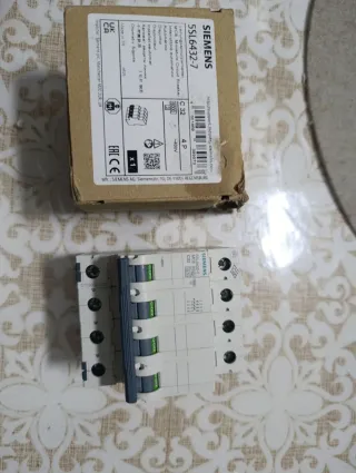 Siemens 5SL6432-7 Interruttor automatico 4poli c32