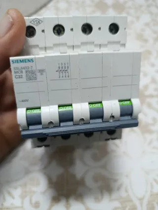 Siemens 5SL6432-7 Interruttor automatico 4poli c32