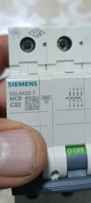Siemens 5SL6432-7 Interruttor automatico 4poli c32