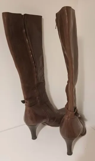 Botas altas de piel marrón