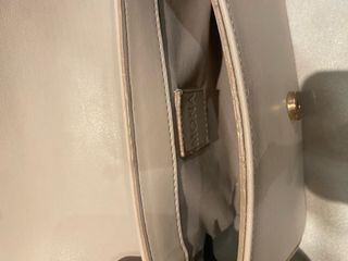 Bolso Mujer Beige con Detalle Dorado