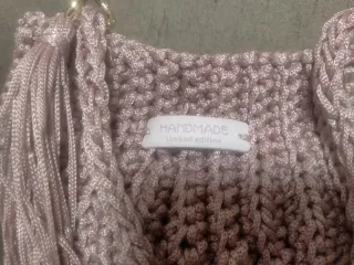 Borsa uncinetto rosa con nappina fatta a mano