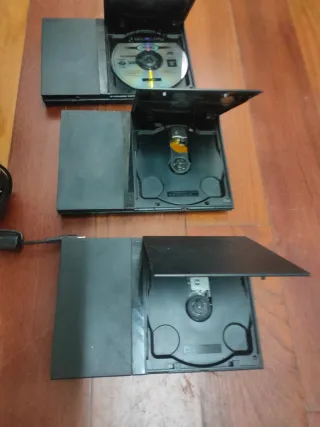 3 Consolas PlayStation 2 Slim Sony Negras