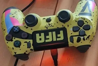 Mando FIFA Personalizado para PS4 amarillo
