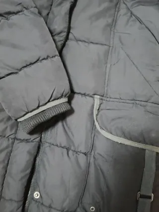 Abrigo plumífero negro