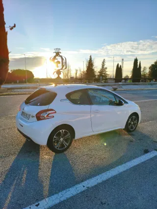 peugeot 208 1.6 eHdi 99700 km.