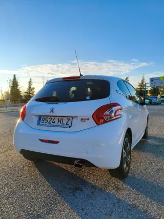 peugeot 208 1.6 eHdi 99700 km.