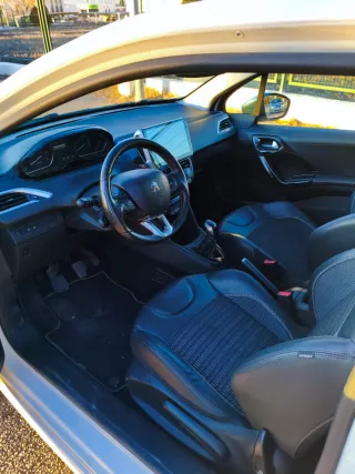 peugeot 208 1.6 eHdi 99700 km.