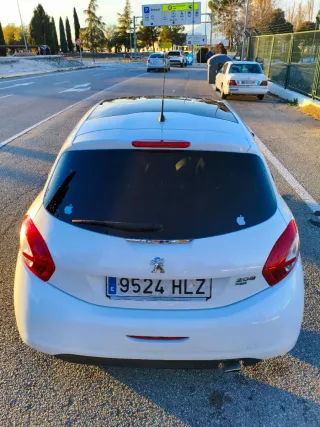 peugeot 208 1.6 eHdi 99700 km.