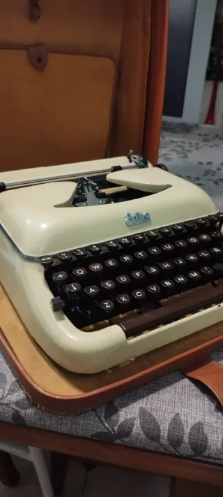 Máquina de escribir portátil con maletín