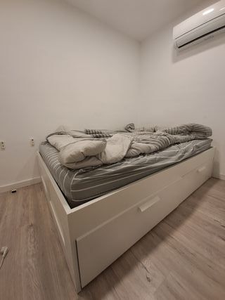 Canapé de matrimonio blanco con cajones