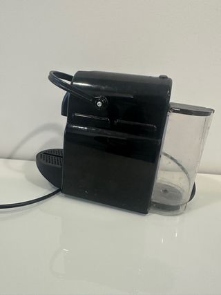 Cafetera Nespresso Negra