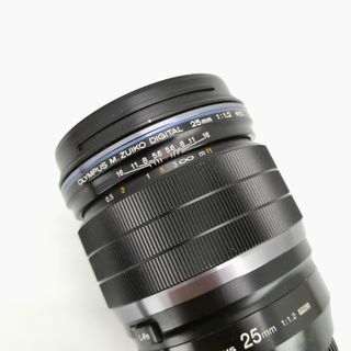 Objetivo Olympus ED M.Zuiko 25mm 1.2 Pro 2a mano