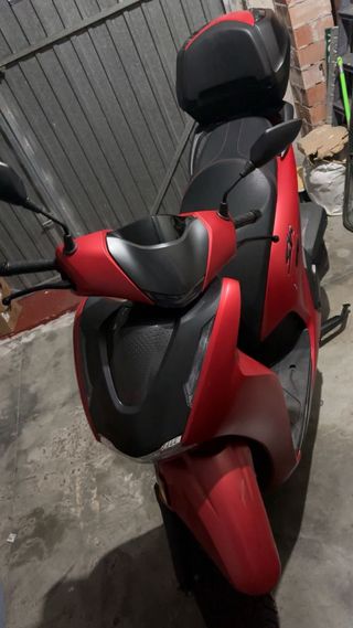 Honda SH 350i Scooter Roja