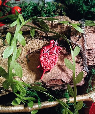 Pendientes,Collar y llavero de corazon de granada