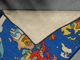 Alfombra infantil mapa del mundo con animales