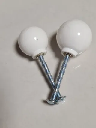 2 Pomos blancos con tornillo