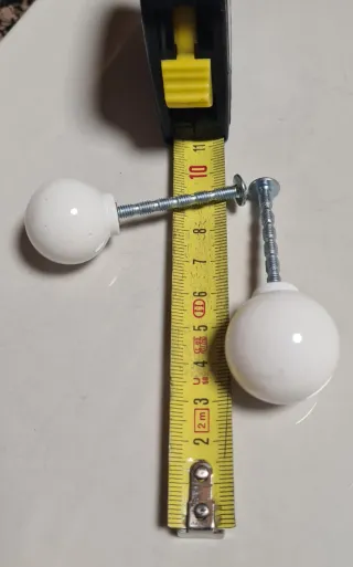2 Pomos blancos con tornillo