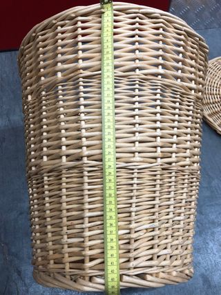 Cesto de mimbre para ropa con tapa