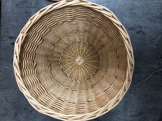 Cesto de mimbre para ropa con tapa