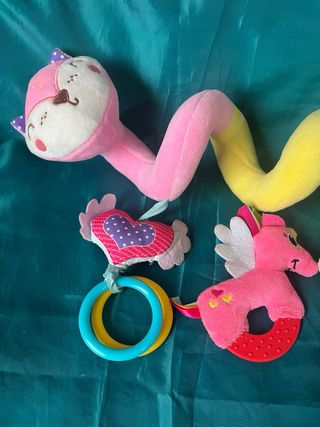 Espiral de peluches para bebé la gatita alegre