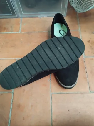 Zapatos negros de ante con cordones