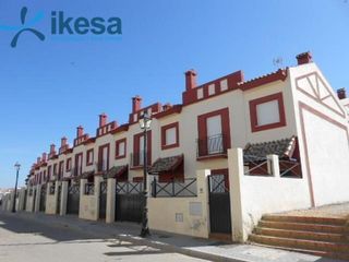 Casa adosada en venta en Trigueros