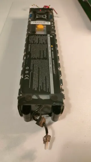 Batería Patinete Xiaomi Mi 3. Led rojo 3parpadeos