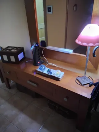 Mueble de entrada con espejo de madera