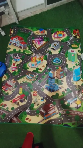 Alfombra infantil ciudad con carreteras
