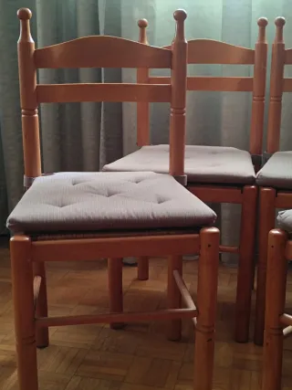 5 SILLAS DE MADERA CON ASIENTO DE ANEA