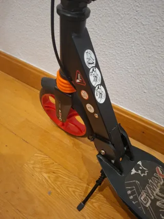 Patinete GYMAX Negro y Rojo