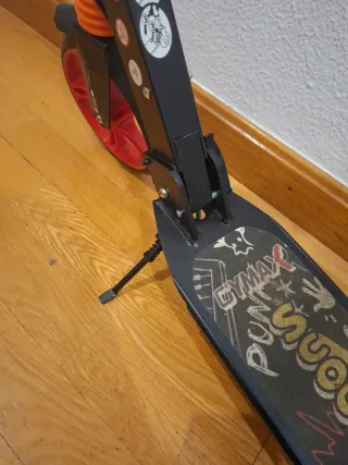 Patinete GYMAX Negro y Rojo