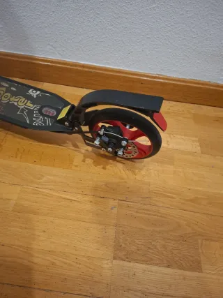 Patinete GYMAX Negro y Rojo