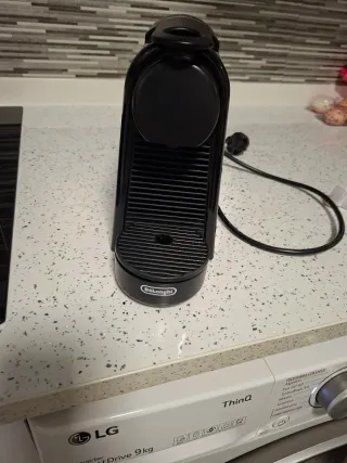 Cafetera De'Longhi Nespresso Essenza Mini