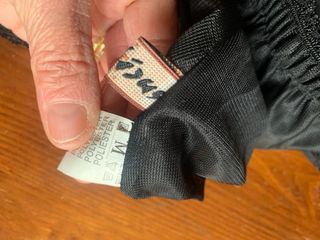 Gonna lunga nera con dettagli in pizzo elegante