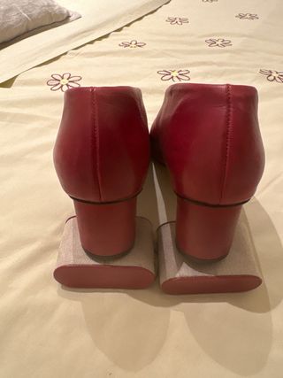 Zapatos de cuero rojos