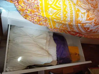 Cama individual con cajones