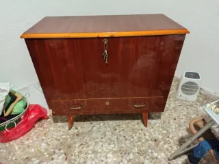 Baúl antiguo de madera