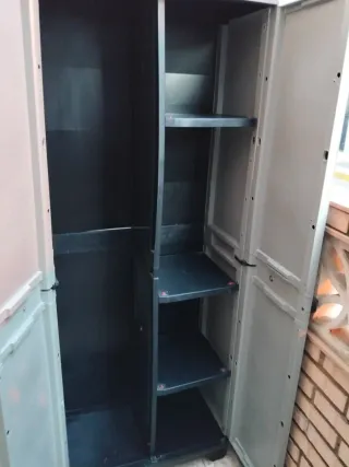 Mueble de resina gris