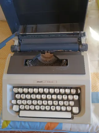 Máquina de escribir antigua Everest