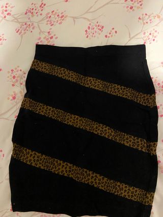 Falda tubo con estampado de leopardo