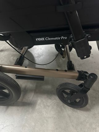 Silla de ruedas nueva, 6 meses de uso.