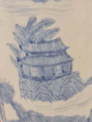 Paragüero de loza oriental azul y blanco