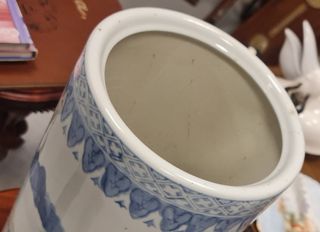 Paragüero de loza oriental azul y blanco