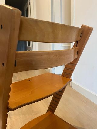 Trona Stokke madera.No envíos