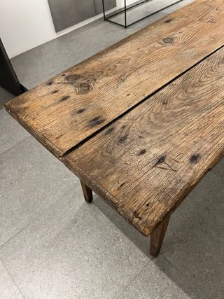 Gran mesa vintage de madera maciza – diseño autént